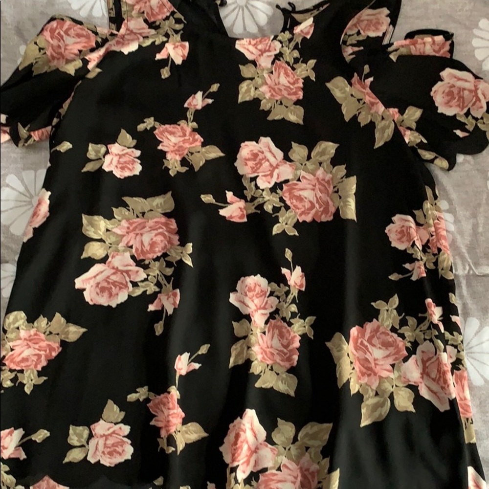 Cold shoulder top
